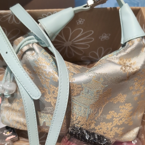 Mixed Package - Picture 6 of 10